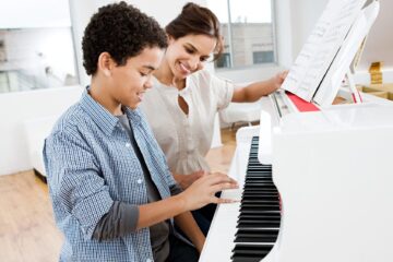 How much does a piano teacher earn in Singapore?